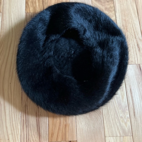 Classic black faux fur beret | OS - Picture 2 of 4